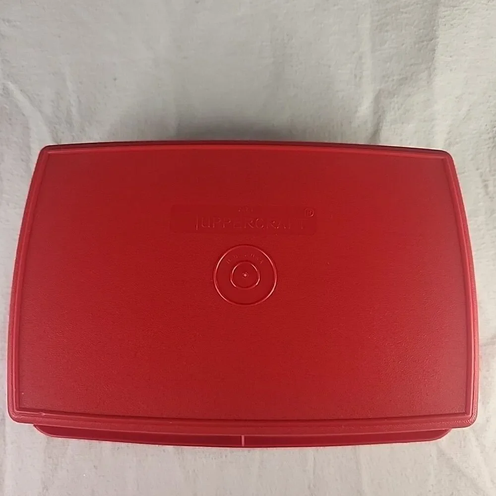 Tupperware container #767
